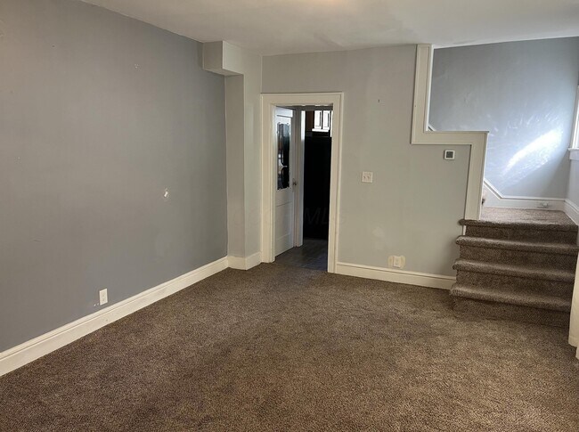 Building Photo - 212 E Hudson St