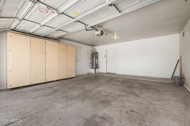 Building Photo - 905 E Potter Dr