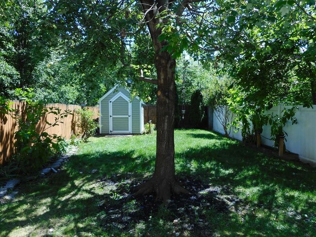 Building Photo - 608 Green St