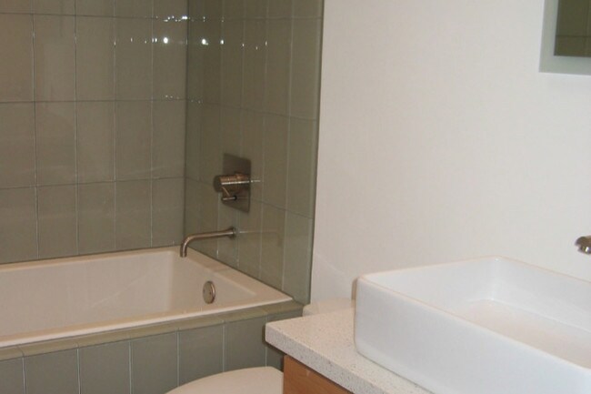 Building Photo - 4823 N 35th Pl