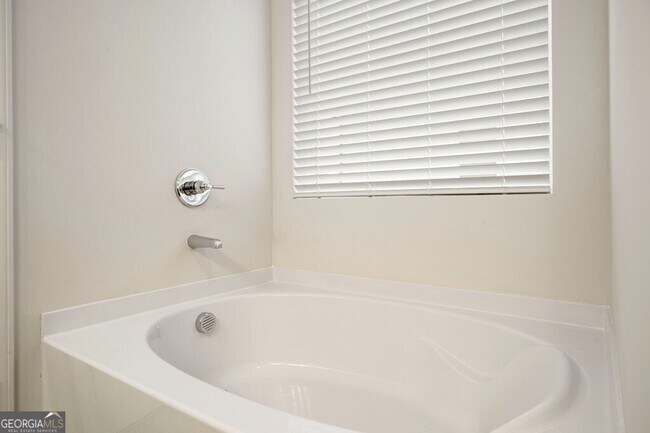 Building Photo - 529 Summerfield Ln NW