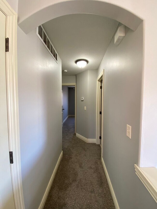 Building Photo - MINUTES FROM FT. RILEY! TWO CAR GARAGE!