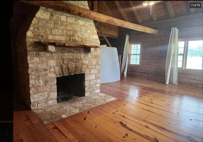 Building Photo - FOR LEASE!!!!!!!!!!