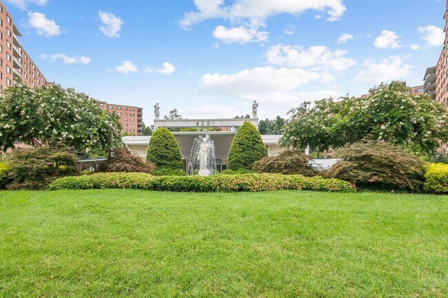 Building Photo - Light-filled studio in the prestigious Towers Condominium, nestled in the heart of Wesley Heights...