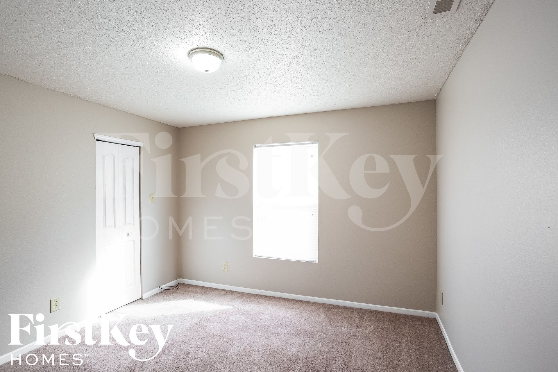 Building Photo - 11461 Presidio Dr