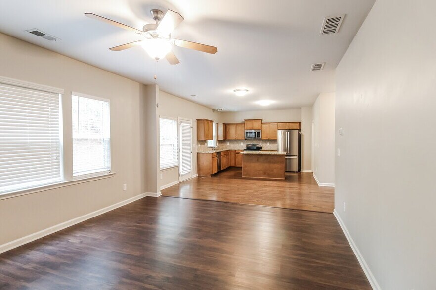 Building Photo - 414 Darbys Run Ct