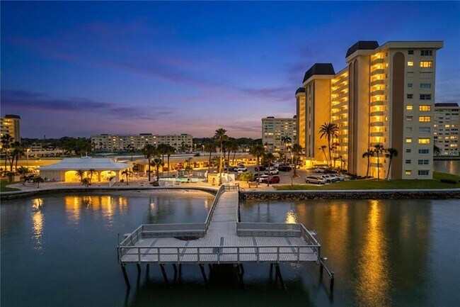 Building Photo - 4650 Cove Cir