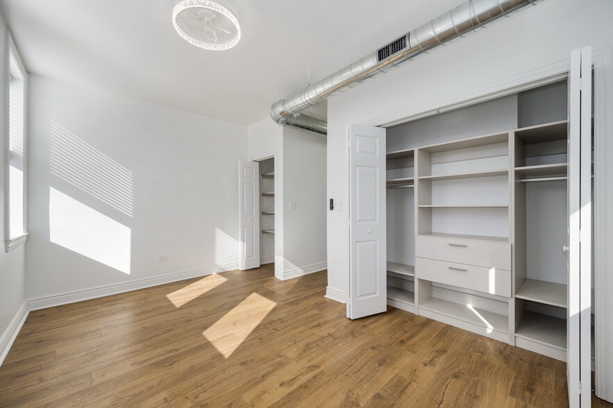 Building Photo - 4001 N Elston Ave