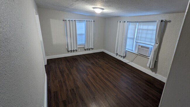 Is furnished - 2746 Winona Dr