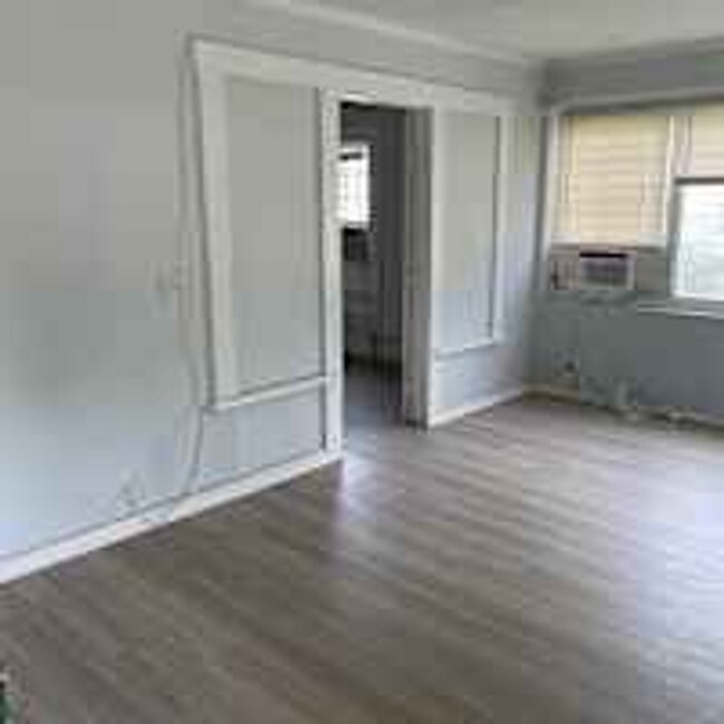 Building Photo - 612 26th St W