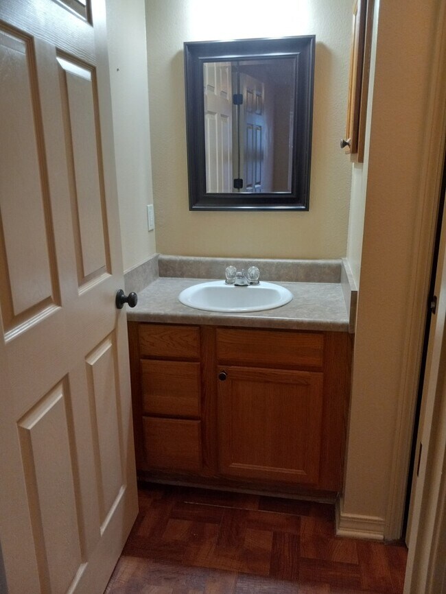 Building Photo - Cute patio home convenient to shopping and much more!