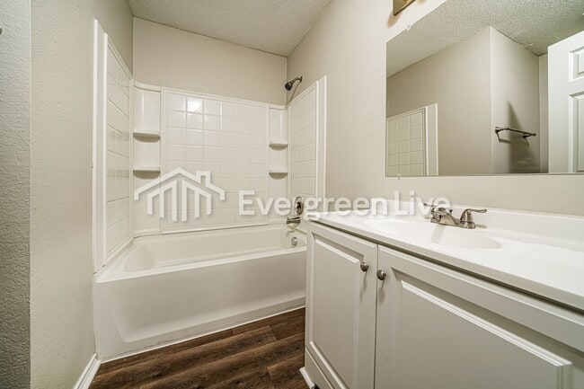 Building Photo - 1012 Willow Tree Dr