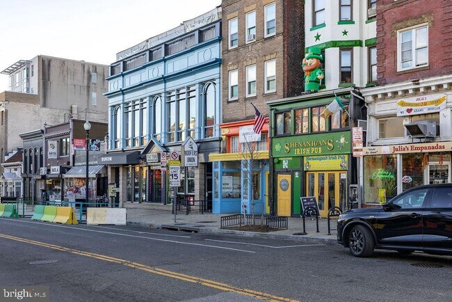 Building Photo - 2460 Ontario Rd NW