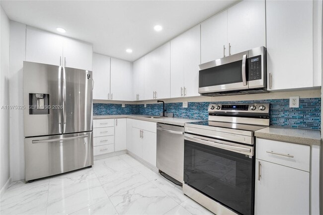 Building Photo - 10000 NW 80th Ct