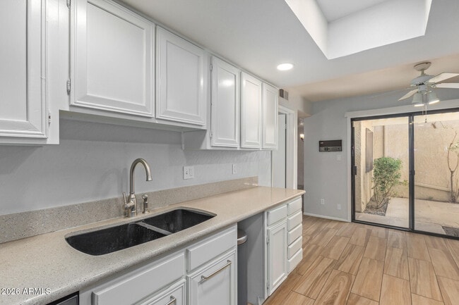 Building Photo - 5100 N Miller Rd