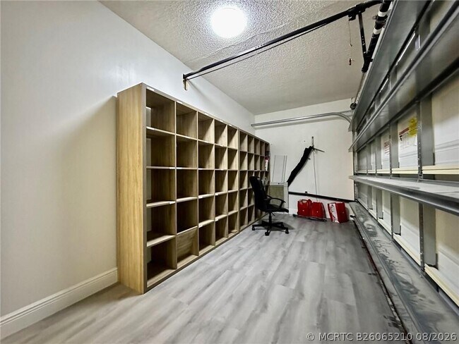Building Photo - 2710 Bogota Ave