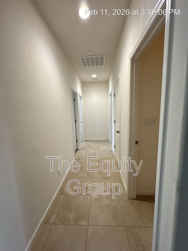 Building Photo - 4418 W Robin Ave