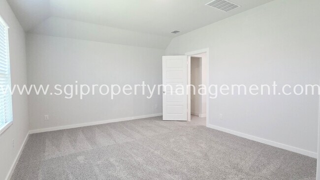 Building Photo - 3604 High Valley Dr