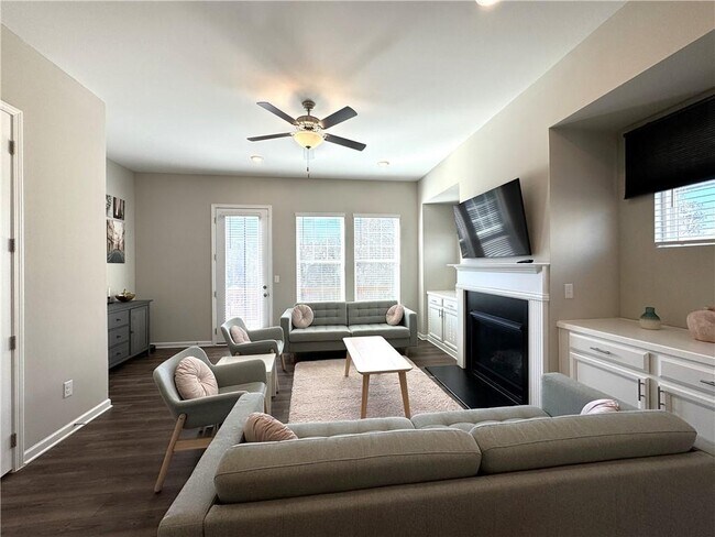 Building Photo - 3311 Park Pointe Cir