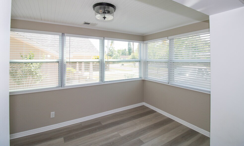 Building Photo - 1914 53rd St S