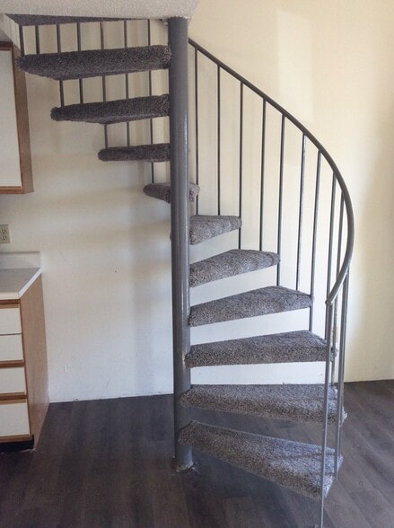 Building Photo - 108 W Charles St