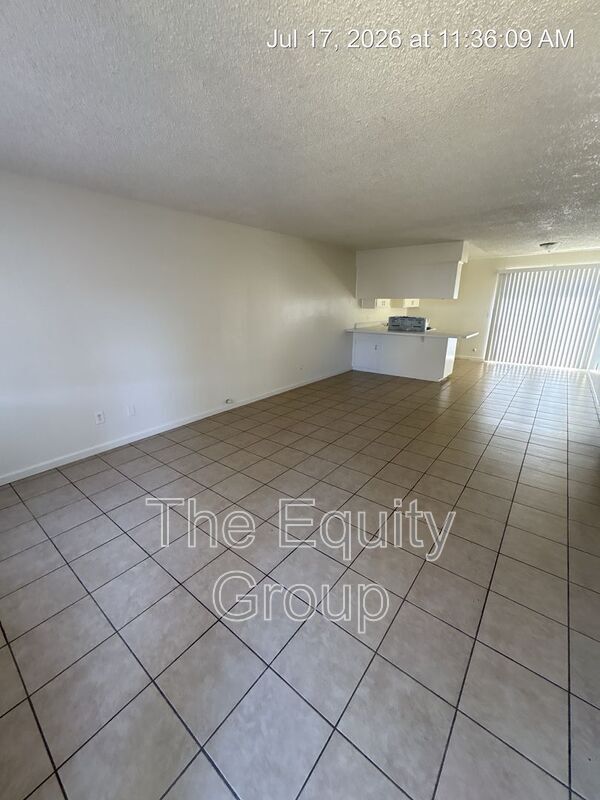 Building Photo - 81 E Hazelwood Dr