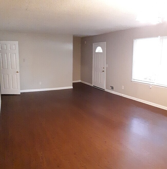 Building Photo - 3 Bed 2.5 Bath in Marietta!