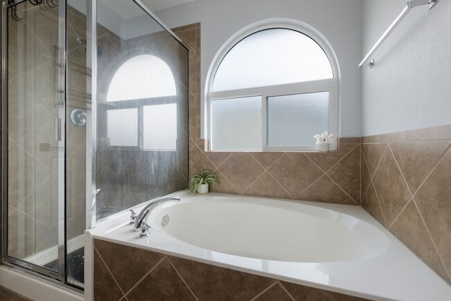 Building Photo - Gated Community Home with Hot Tub