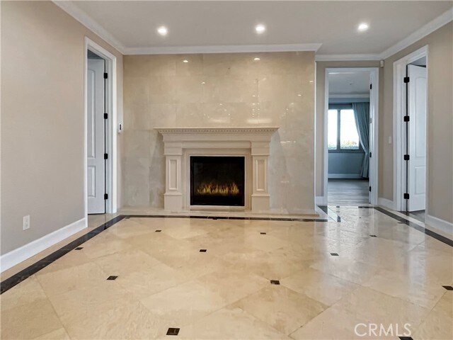 Building Photo - 2 Stallion Rd