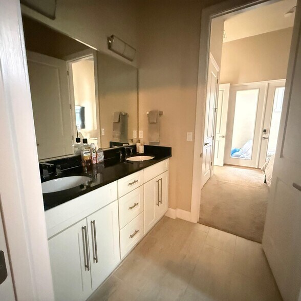 Building Photo - 1 Lionspaw VII Nobles