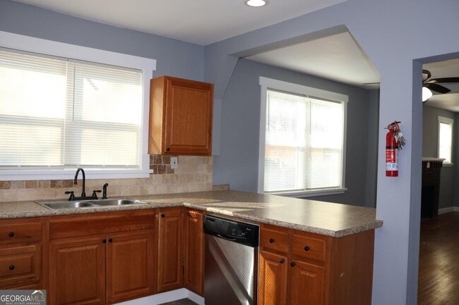 Building Photo - 1526 Childress Dr SW