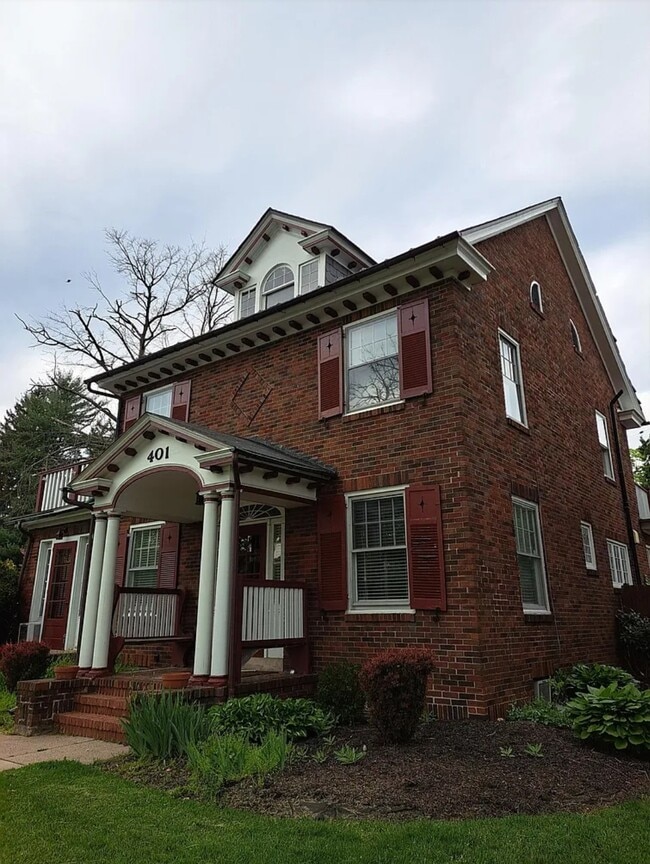 Primary Photo - 401 E Lancaster Ave