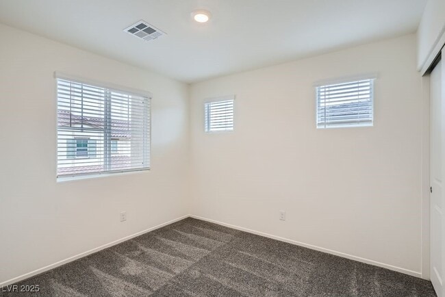 Building Photo - 347 Summer Sparrow Ave