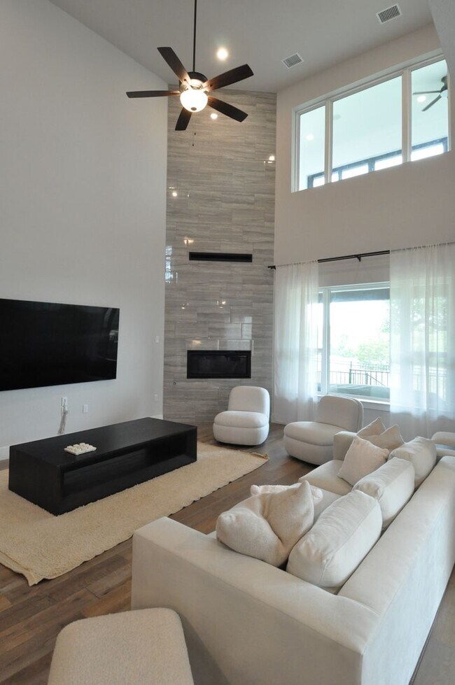Building Photo - Gorgeous Home with Green Belt view!