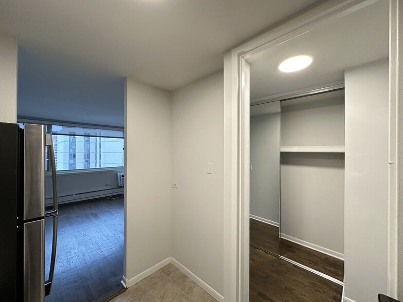 Building Photo - 1350 N Dearborn St