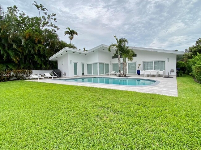 Building Photo - 265 N Shore Dr