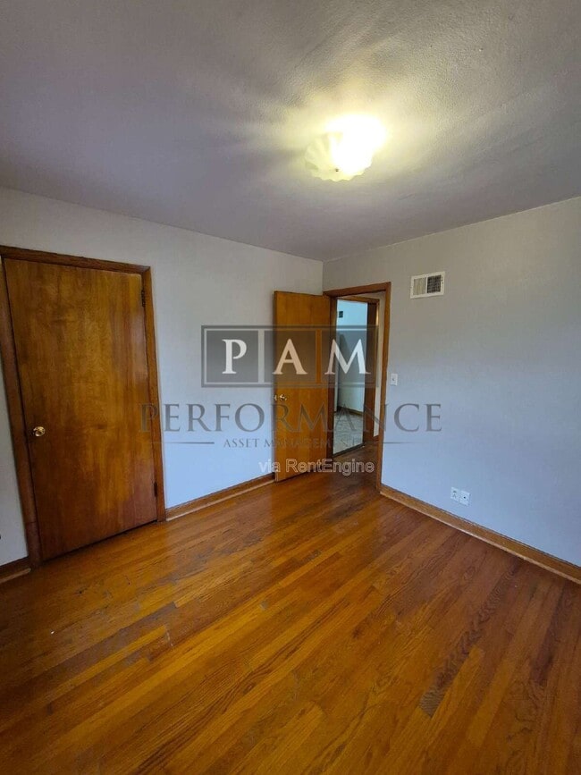 Building Photo - 328 N 68th St