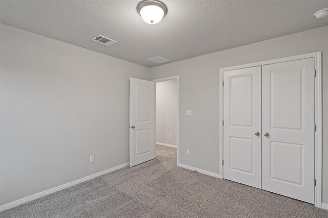 Building Photo - 528 Loriner Wy