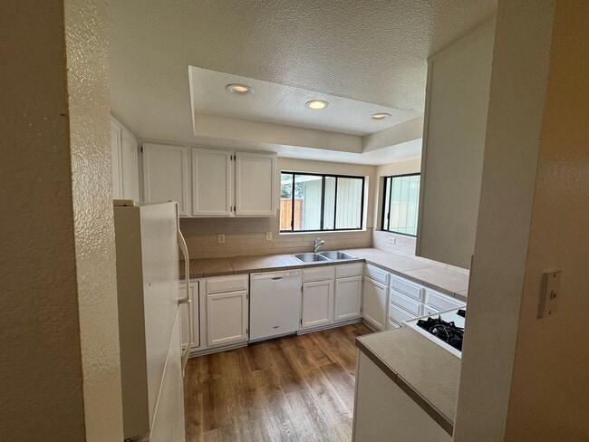 Building Photo - Welcome to your newly remodeled townhome!