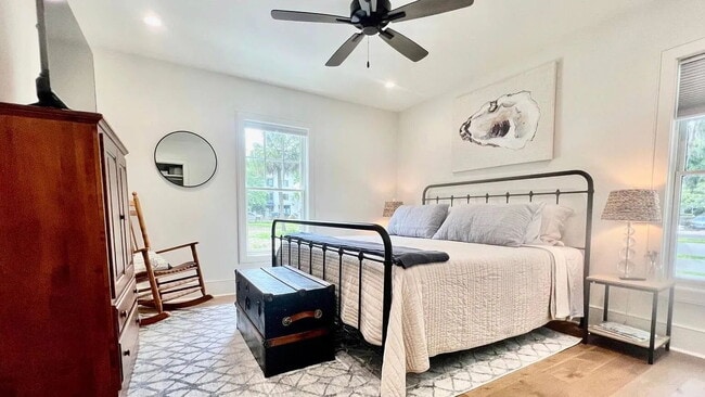 Building Photo - Low Country Cottage located in the Heart o...