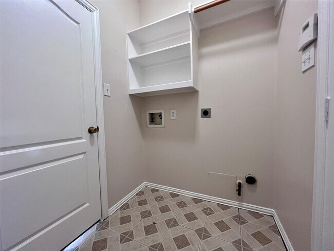 Building Photo - 13923 White Oak Springs Dr