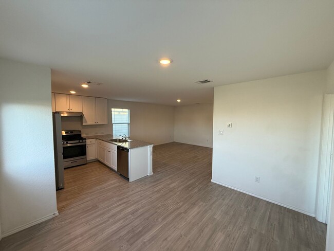 Building Photo - 3Bd 2Ba in Voss Farms Community, NBTX
