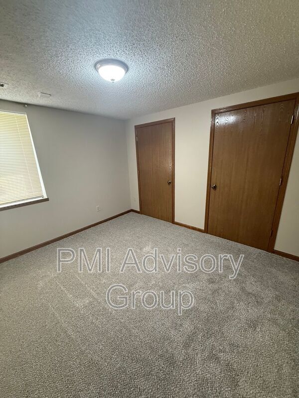 Building Photo - 2816 SW Westport Plaza Dr