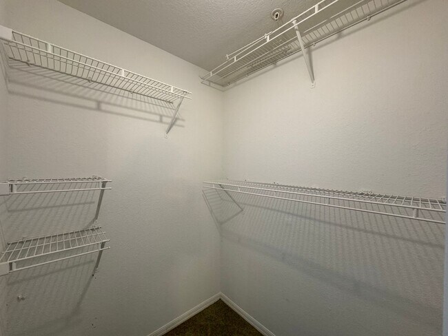 Building Photo - Metrowest 2BR/2BA Condo – Ground Floor Con...