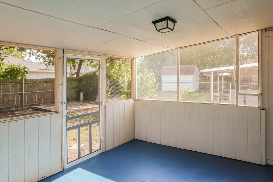 Building Photo - 1521 Lincolnshire Way