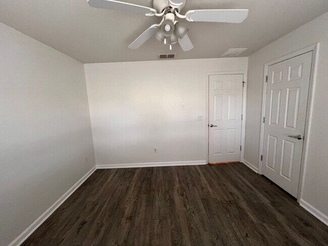 Building Photo - 4146 SW 47th Ct