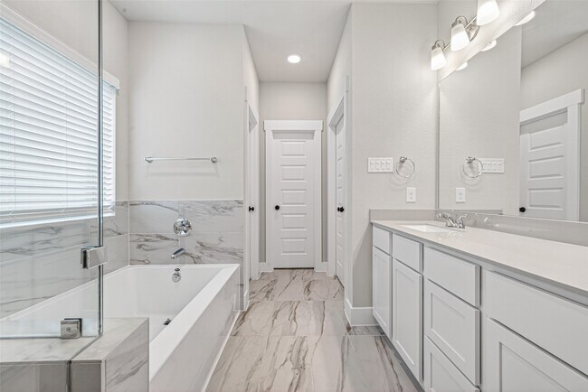 Building Photo - 2216 Inglenook Grv Dr