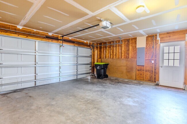 Building Photo - Walkerton Home