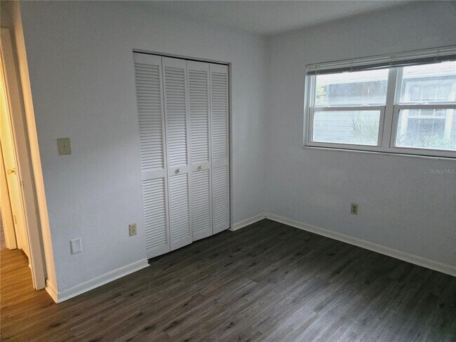 Building Photo - 3934 SW 26th Dr