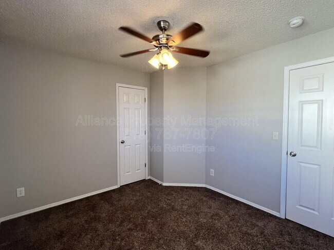 Building Photo - 212 Oxbow Dr